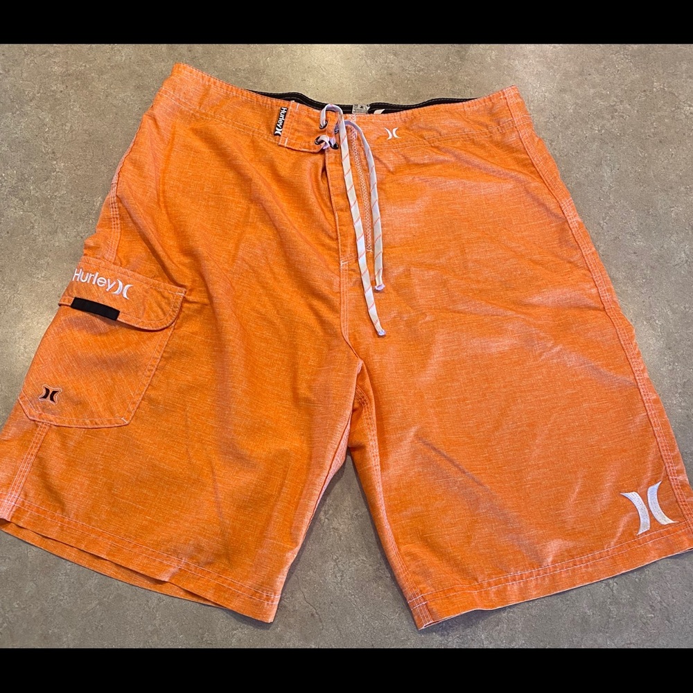 Men’s Hurley board shorts only worn twice. Size 34
